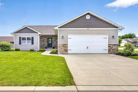 1579 Lone Oak Dr, Neenah, WI 54956