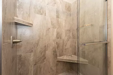 Bath - 2263 E Baldeagle Dr, Appleton, WI 54913 photo 3 of 3