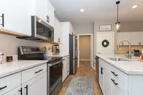 Kitchen - 2263 E Baldeagle Dr, Appleton, WI 54913 photo 3 of 6