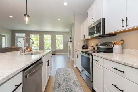 Kitchen - 2263 E Baldeagle Dr, Appleton, WI 54913 photo 2 of 6