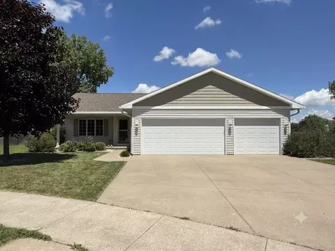 737 Konnor Ct, Omro, WI 54963