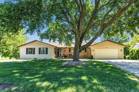 2851 Blue Jay Ln, Green Bay, WI 54313