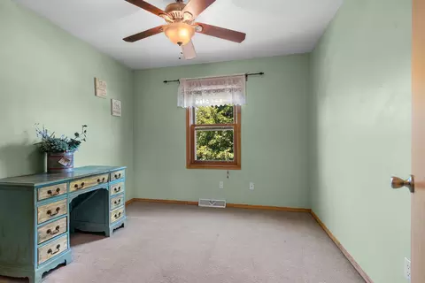 Bedroom - n9443 Handel Drive, Appleton, WI 54915 photo 6 of 8