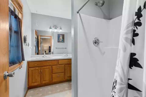 Bath - n9443 Handel Drive, Appleton, WI 54915 photo 1 of 4