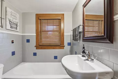 Bath - 109 E Roosevelt St, Appleton, WI 54911 photo 1 of 2