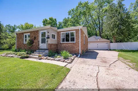 1016 S 7th St, De Pere, WI 54115