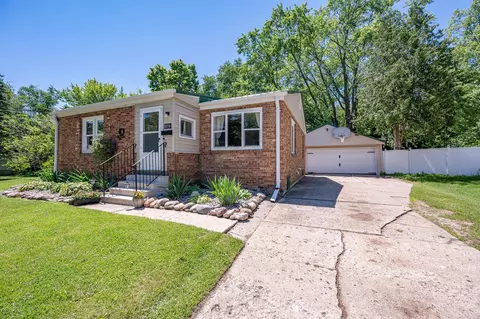 1016 S 7th St, De Pere, WI 54115
