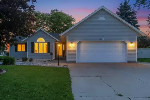 702 Carol Ln, Pulaski, WI 54162