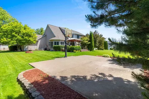 Exterior - 421 E Sheffield Ln, Appleton, WI 54913 photo 15 of 18
