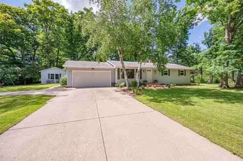 2734 Pioneer Dr, Green Bay, WI 54313