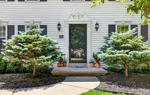 Exterior - 27 Lamplighter Ct, Appleton, WI 54914 photo 2 of 9