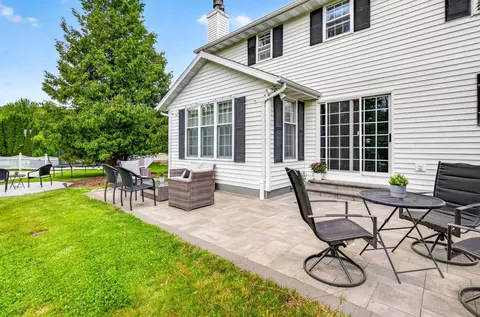 Exterior - 27 Lamplighter Ct, Appleton, WI 54914 photo 5 of 9