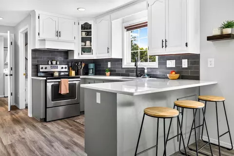 Kitchen - 27 Lamplighter Ct, Appleton, WI 54914 photo 5 of 5