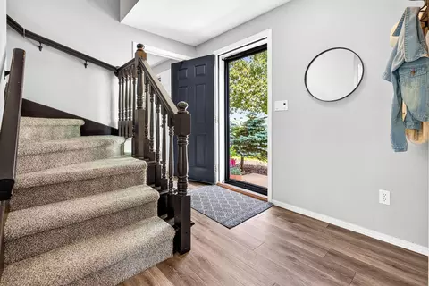 Entry Way - 27 Lamplighter Ct, Appleton, WI 54914 photo 1 of 3