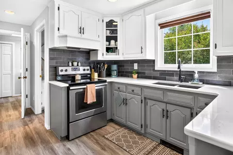 Kitchen - 27 Lamplighter Ct, Appleton, WI 54914 photo 2 of 5