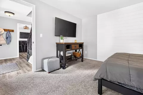 Bedroom - 27 Lamplighter Ct, Appleton, WI 54914 photo 2 of 9