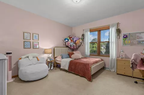Bedroom - w5546 Mutzy Way, Appleton, WI 54915 photo 6 of 9