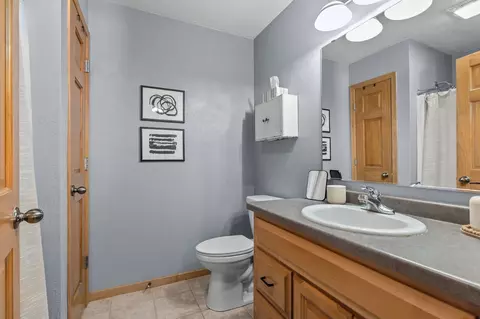 Bath - w5546 Mutzy Way, Appleton, WI 54915 photo 2 of 5