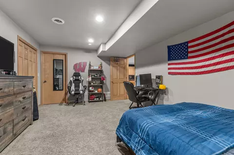 Bedroom - w5546 Mutzy Way, Appleton, WI 54915 photo 8 of 9