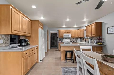 Kitchen - w5546 Mutzy Way, Appleton, WI 54915 photo 3 of 5