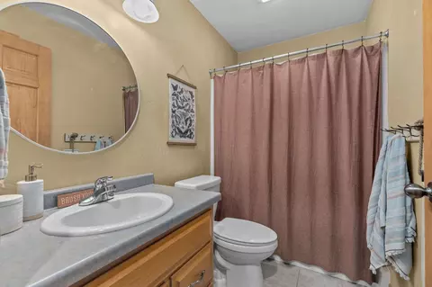 Bath - w5546 Mutzy Way, Appleton, WI 54915 photo 3 of 5