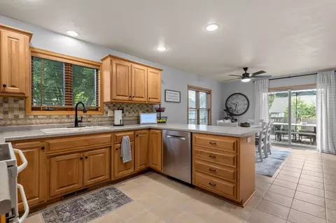 Kitchen - w5546 Mutzy Way, Appleton, WI 54915 photo 4 of 5