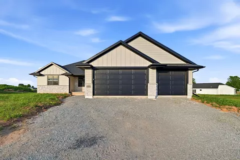 575 Emerald Isle Ct, Wrightstown, WI 54180