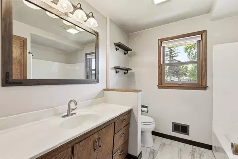Bath - 3517 W Florida Ave, Appleton, WI 54914 photo 2 of 2