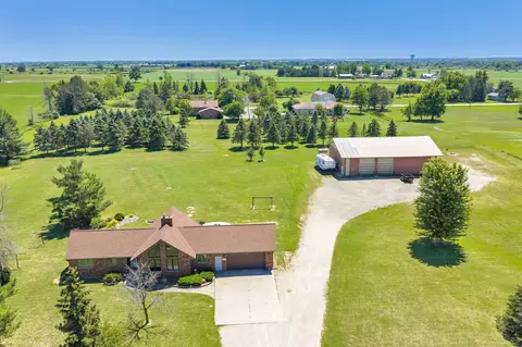 3760 Farmstead Rd, Green Bay, WI 54311