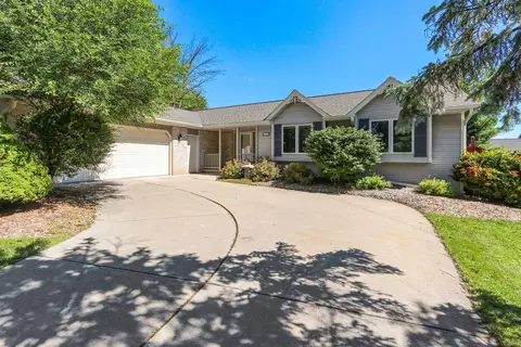 213 Broadview Dr, Green Bay, WI 54301