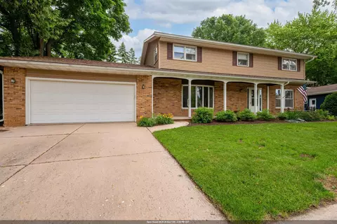 1040 Maricopa Dr, Oshkosh, WI 54904