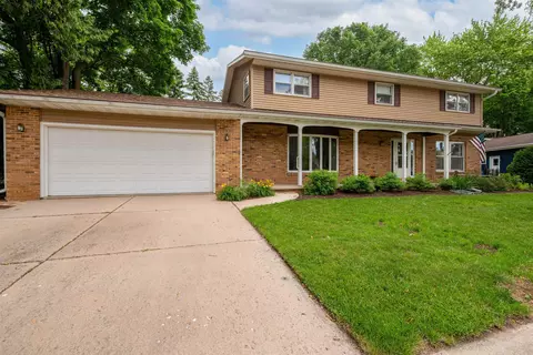 1040 Maricopa Dr, Oshkosh, WI 54904
