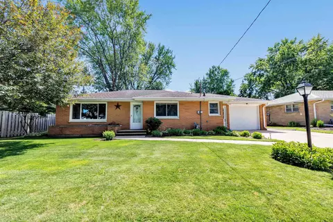 833 Spruce St, De Pere, WI 54115