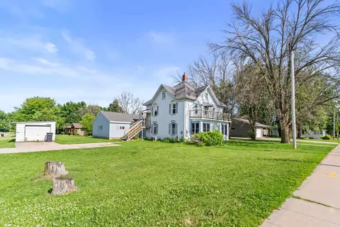 406 N Bridge St, Manawa, WI 54949