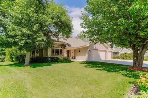 2355 Hickory Ct, Oshkosh, WI 54901