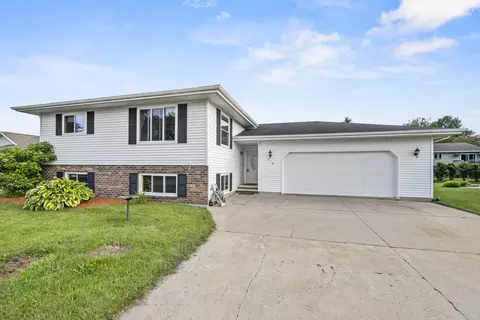 713 Stone Gate Dr, Kimberly, WI 54136