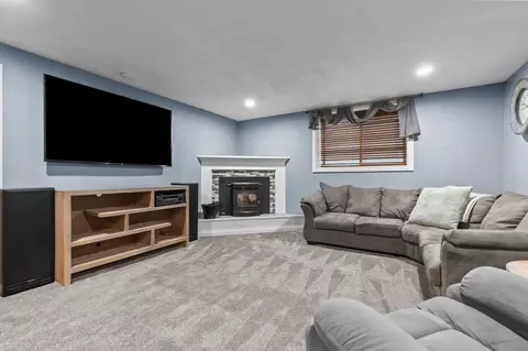 Living - n9197 Jonsch Drive, Appleton, WI 54915 photo 3 of 4