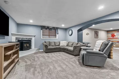 Living - n9197 Jonsch Drive, Appleton, WI 54915 photo 2 of 4