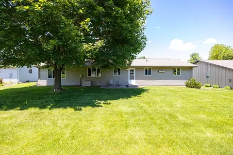 Exterior - 931 E Sunset Ave, Appleton, WI 54911 photo 6 of 8