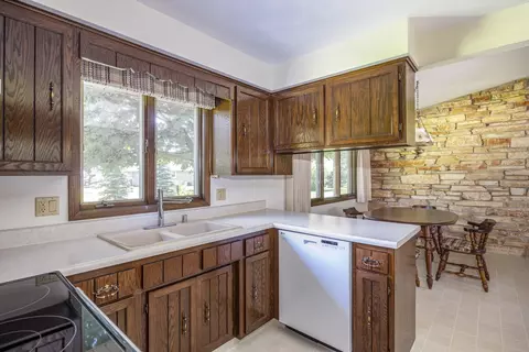 Kitchen - 931 E Sunset Ave, Appleton, WI 54911 photo 1 of 3