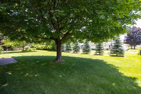 Exterior - 931 E Sunset Ave, Appleton, WI 54911 photo 3 of 8