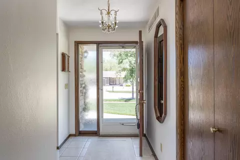 Entry Way - 931 E Sunset Ave, Appleton, WI 54911 photo 1 of 2