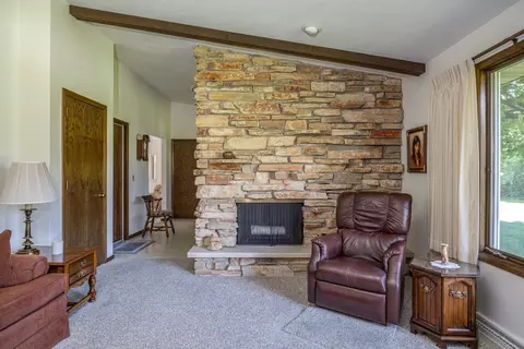 Living - 931 E Sunset Ave, Appleton, WI 54911 photo 2 of 3
