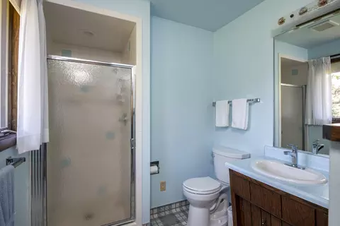 Bath - 931 E Sunset Ave, Appleton, WI 54911 photo 2 of 2