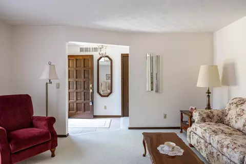 Entry Way - 931 E Sunset Ave, Appleton, WI 54911 photo 2 of 2