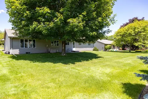 Exterior - 931 E Sunset Ave, Appleton, WI 54911 photo 5 of 8