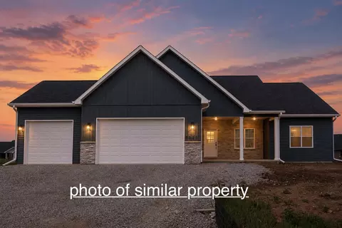 9832 S Bergamont Dr, Franklin, WI 53132
