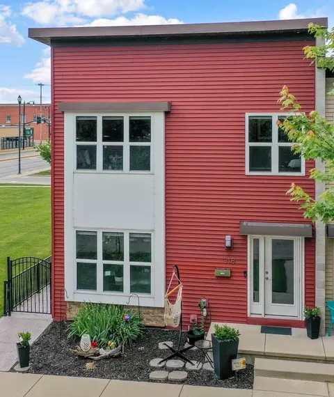 318 N Van Buren St, Green Bay, WI 54301