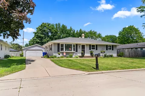 1118 E Park Hills Dr, Appleton, WI 54915