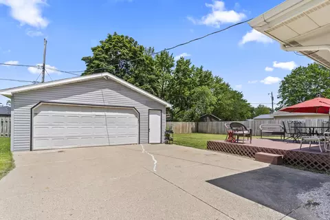 Exterior - 1118 E Park Hills Dr, Appleton, WI 54915 photo 4 of 5